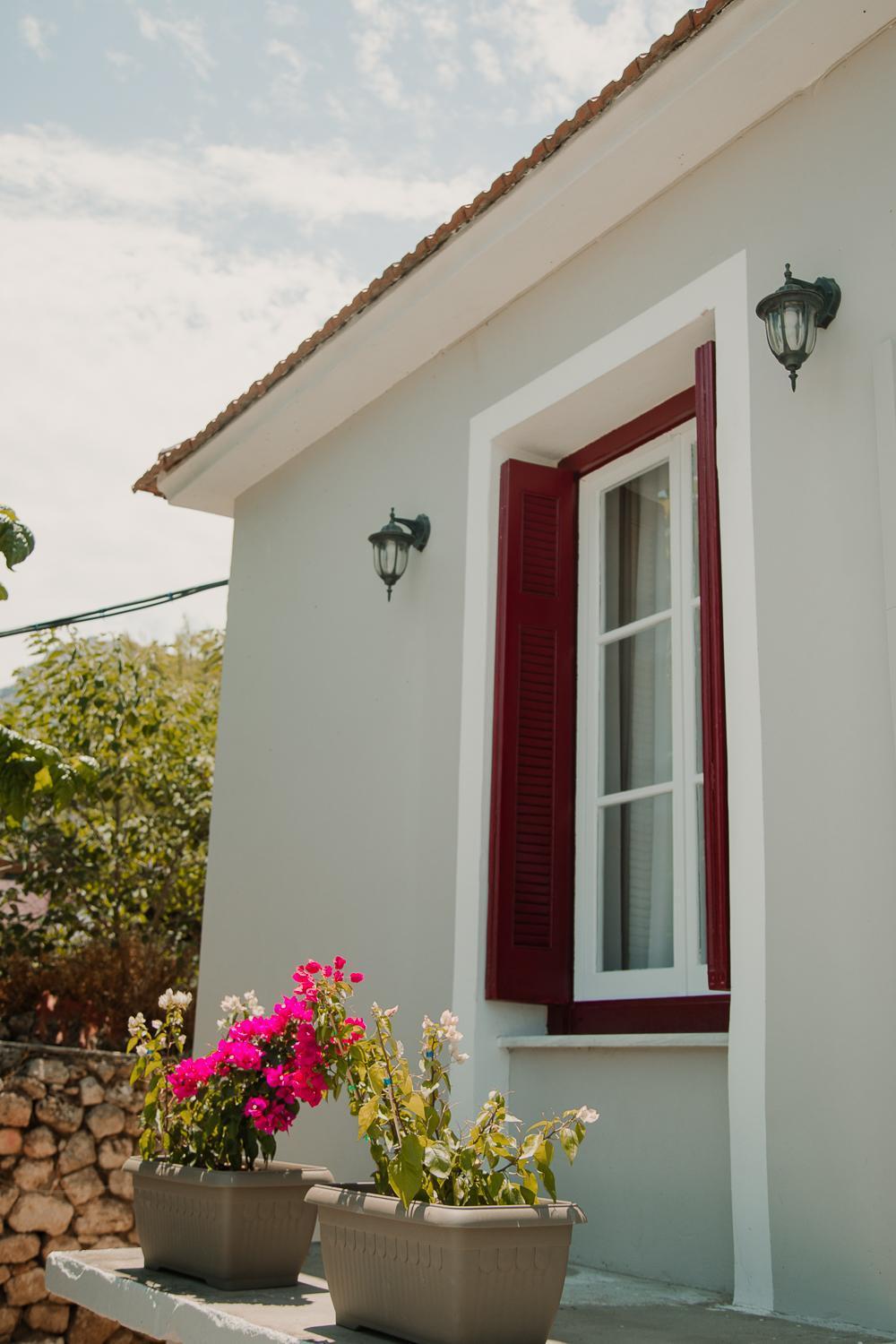 Yard- Family Retreat Apartment Corinth Bagian luar foto