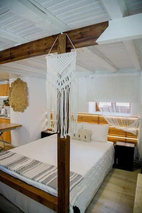 Yard- Family Retreat Apartment Corinth Bagian luar foto