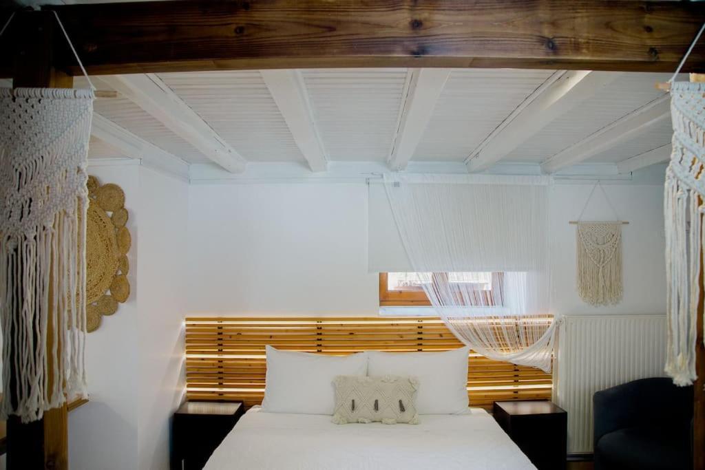Yard- Family Retreat Apartment Corinth Bagian luar foto