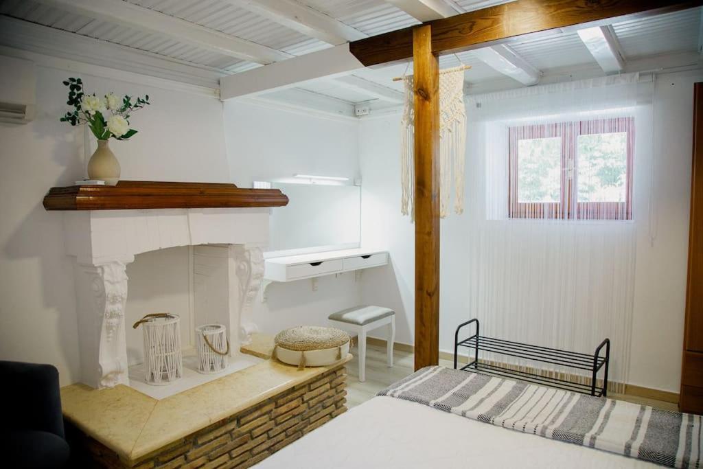Yard- Family Retreat Apartment Corinth Bagian luar foto